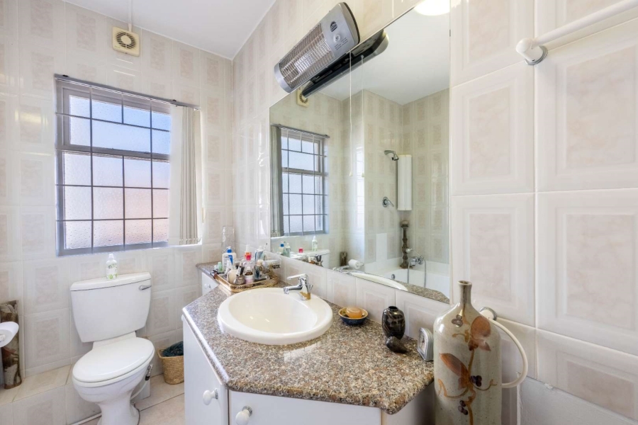 2 Bedroom Property for Sale in Sea Point Western Cape